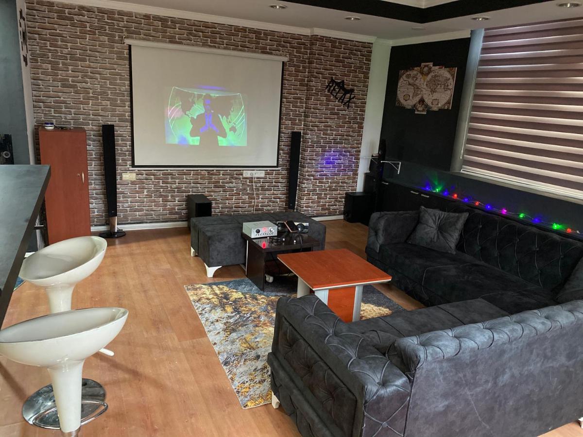 Cinehome Apartment *